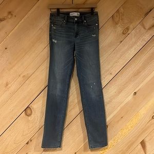 Abercrombie & Fitch Mid Rise Straight Leg Jean Size 6/28